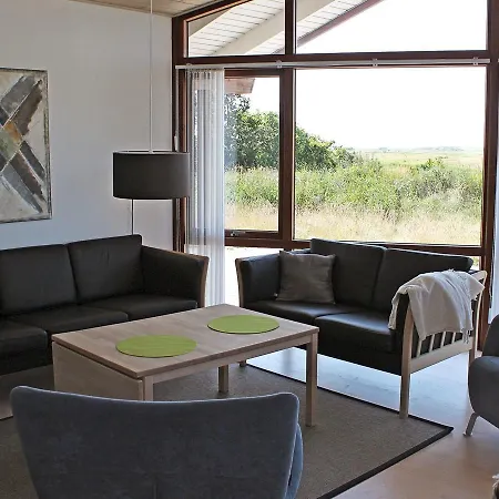 Three-bedroom Holiday In 29